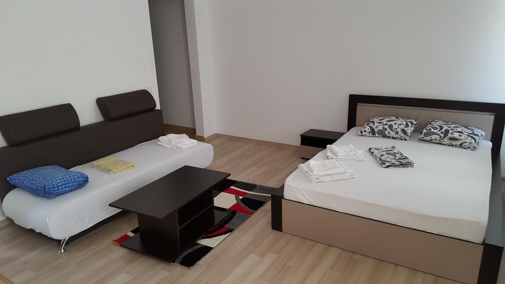 Apartamento Garsoniere Dinu Bucarest Exterior foto